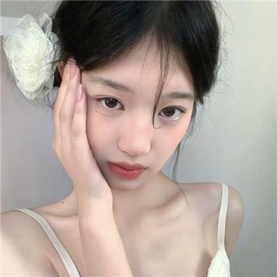 关于莉莉周的一切